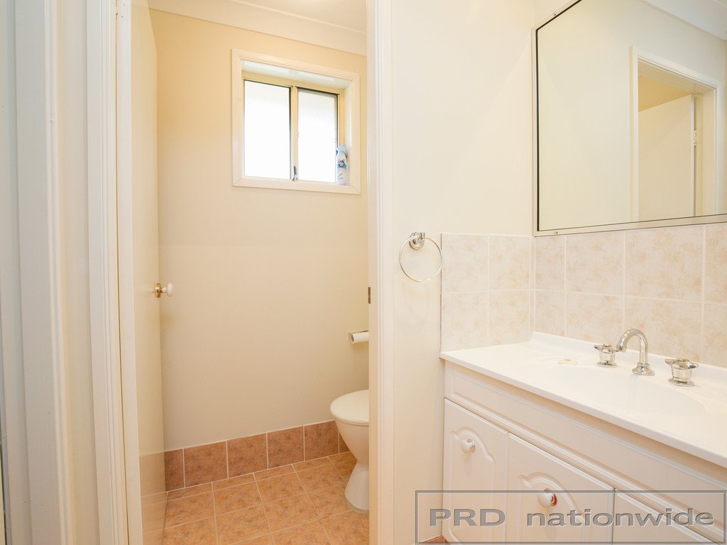 4/8 Proserpine Close ASHTONFIELD 9