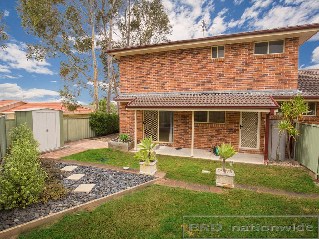4/8 Proserpine Close ASHTONFIELD 12