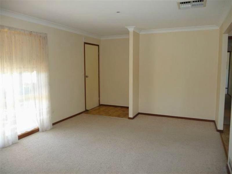 48 Pugsley Avenue ESTELLA 2