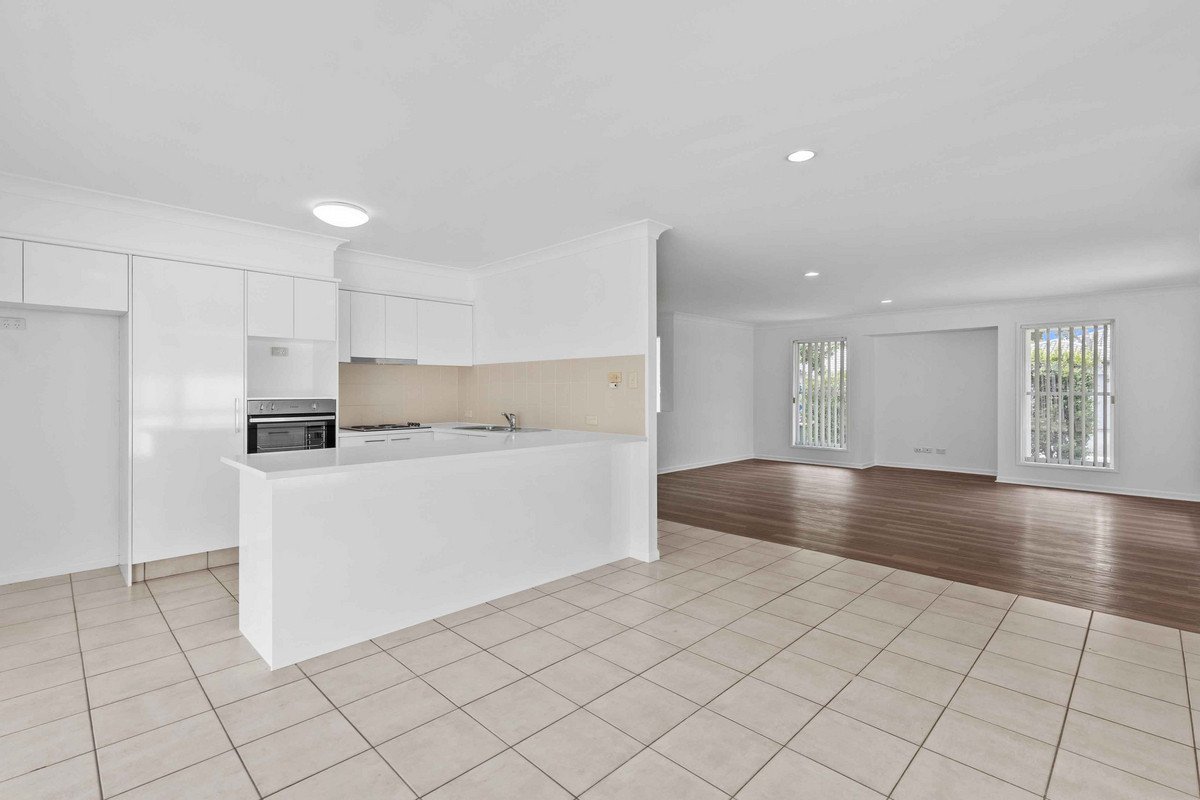 48 Seville Court BURLEIGH WATERS 3