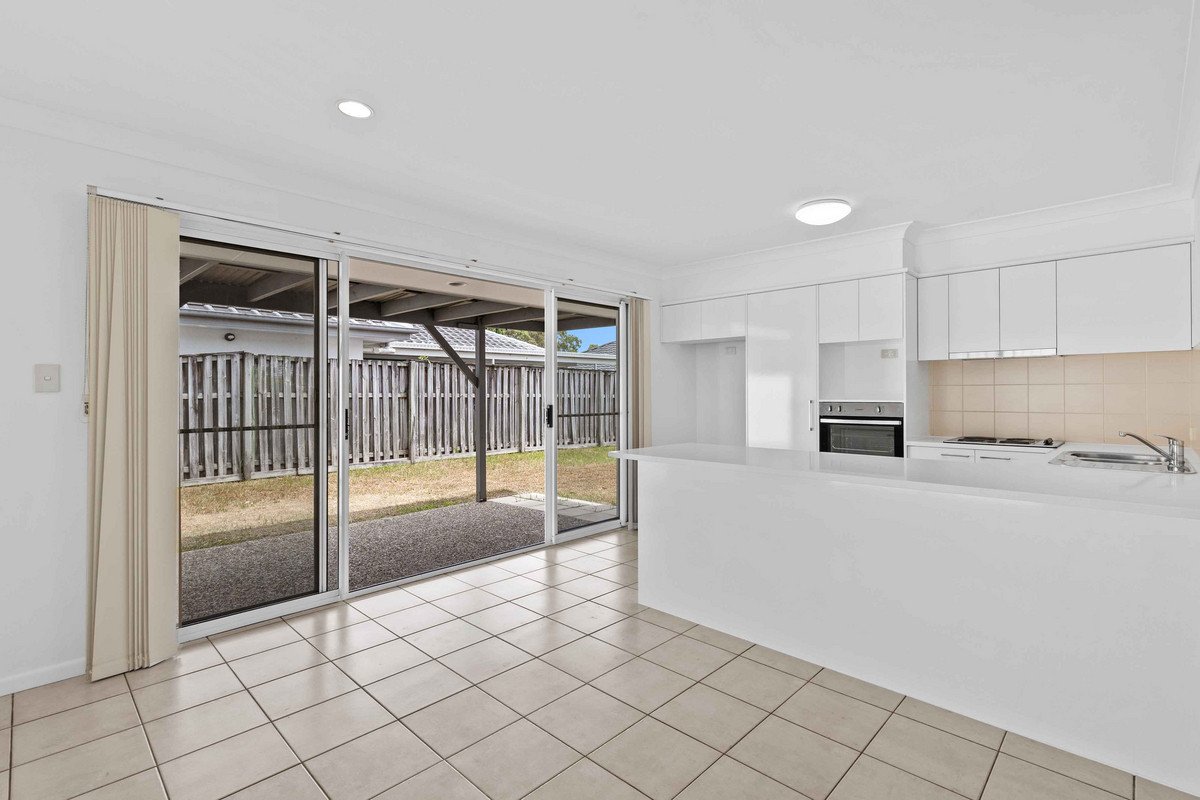 48 Seville Court BURLEIGH WATERS 4
