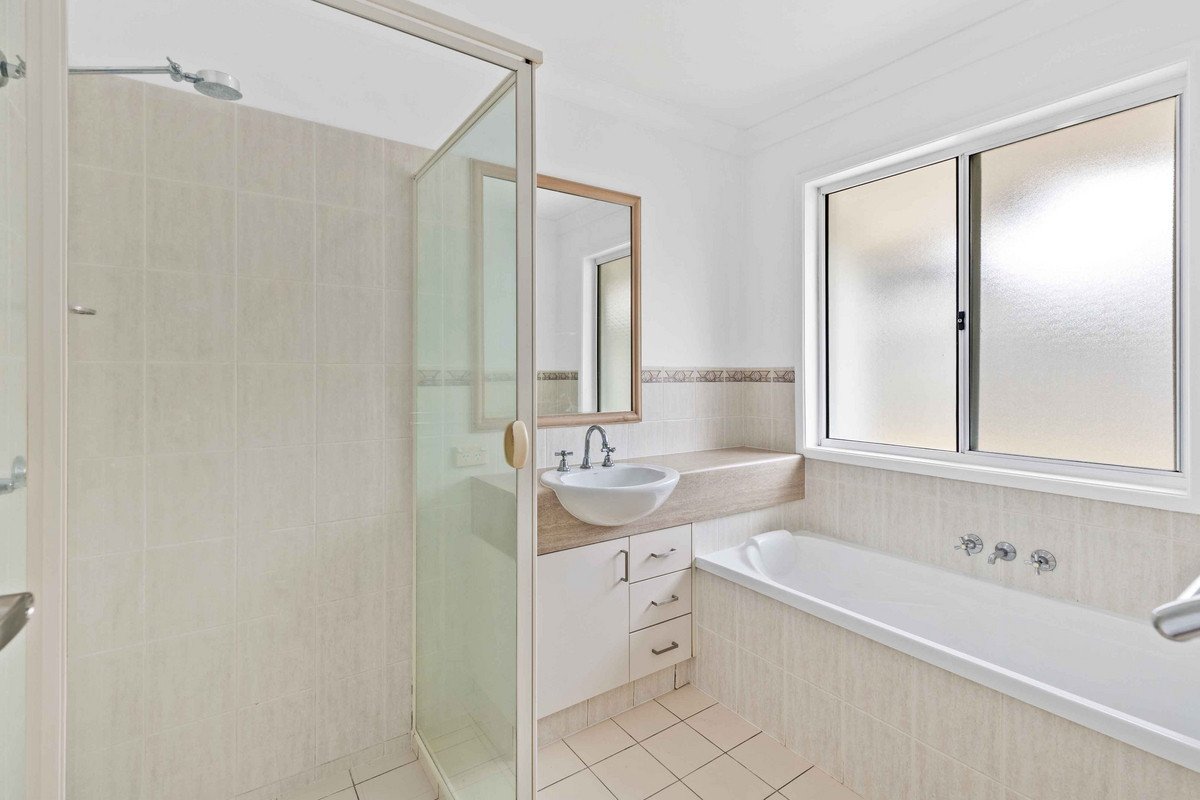 48 Seville Court BURLEIGH WATERS 6