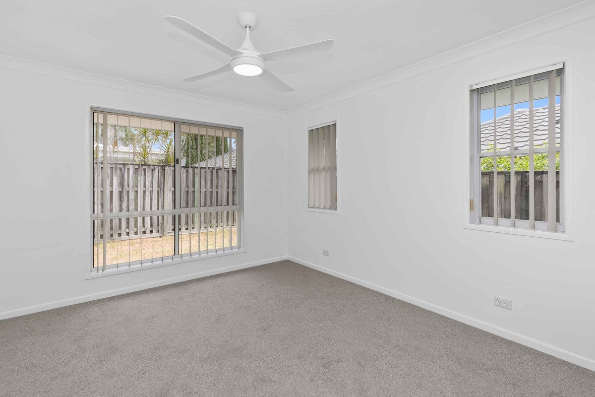 48 Seville Court BURLEIGH WATERS 9