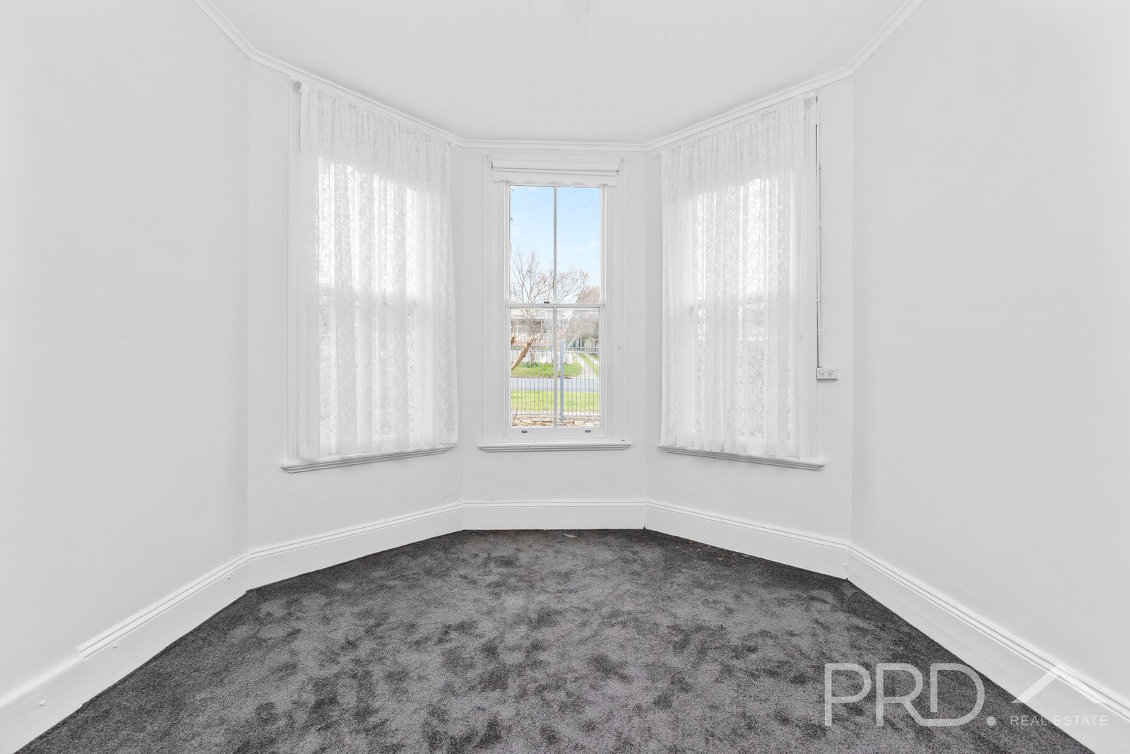48 Simpson Street TUMUT 11