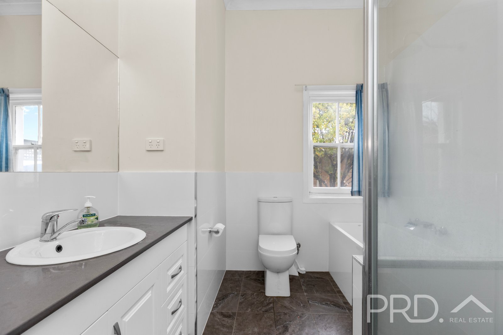 48 Simpson Street TUMUT 13