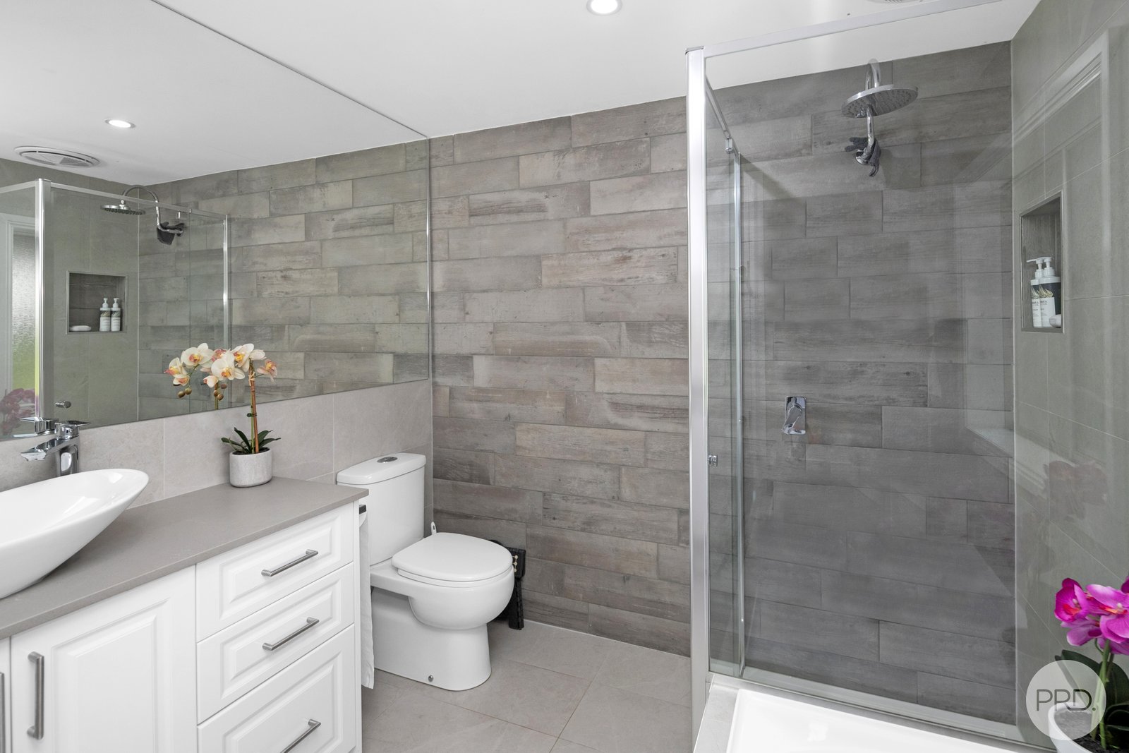 48 Spencer Street SEBASTOPOL 12