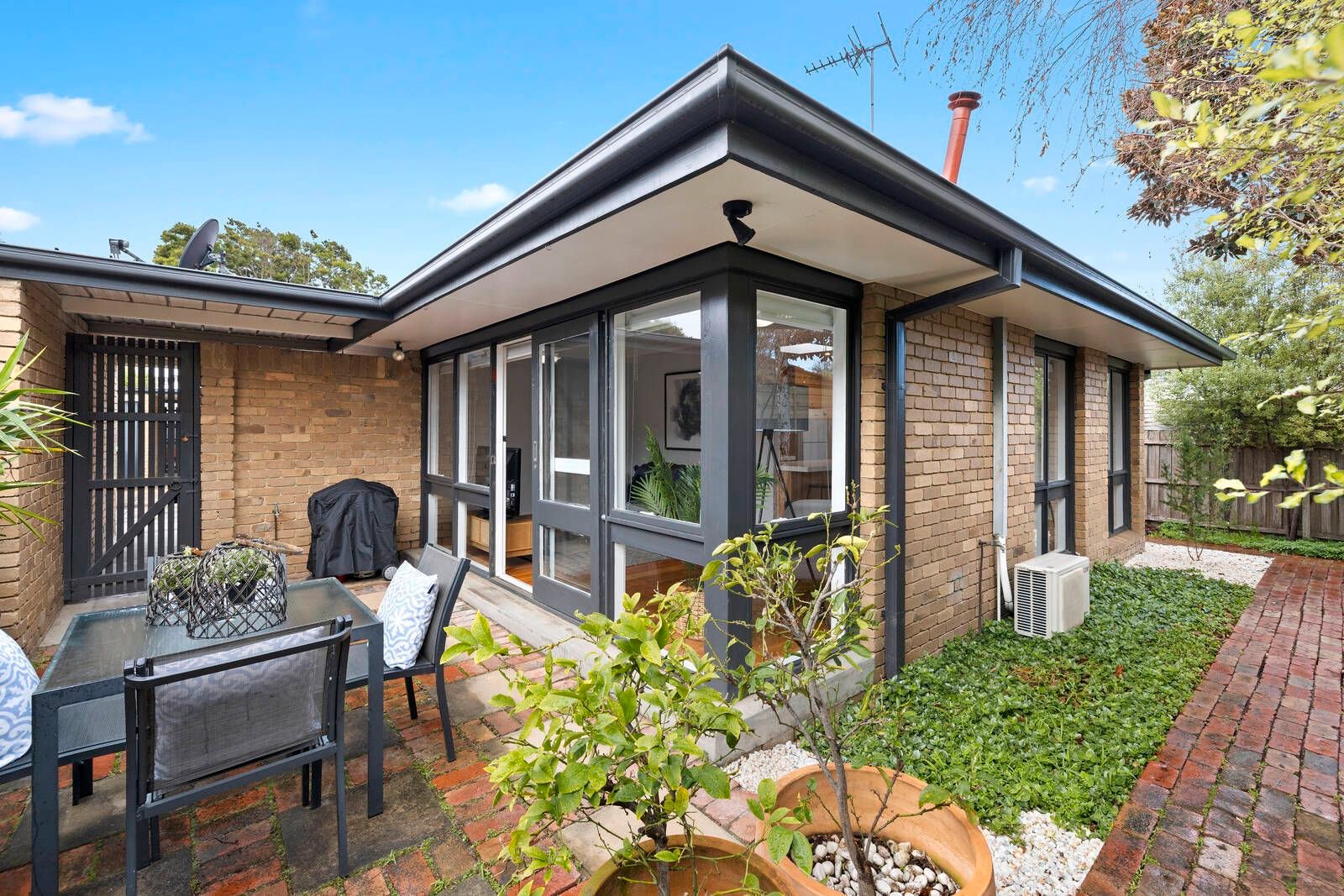 Gallery: 4/8 Stuart Avenue