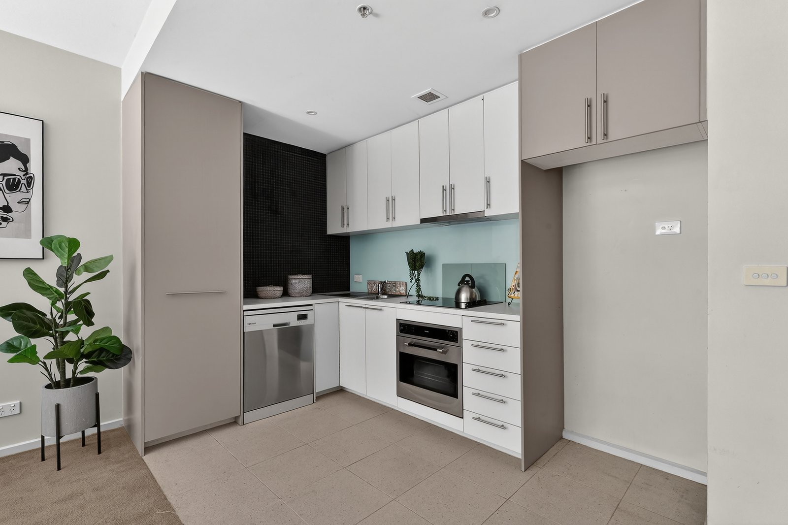 Real Estate and Property in 4/8 The Avenue, Windsor, VIC