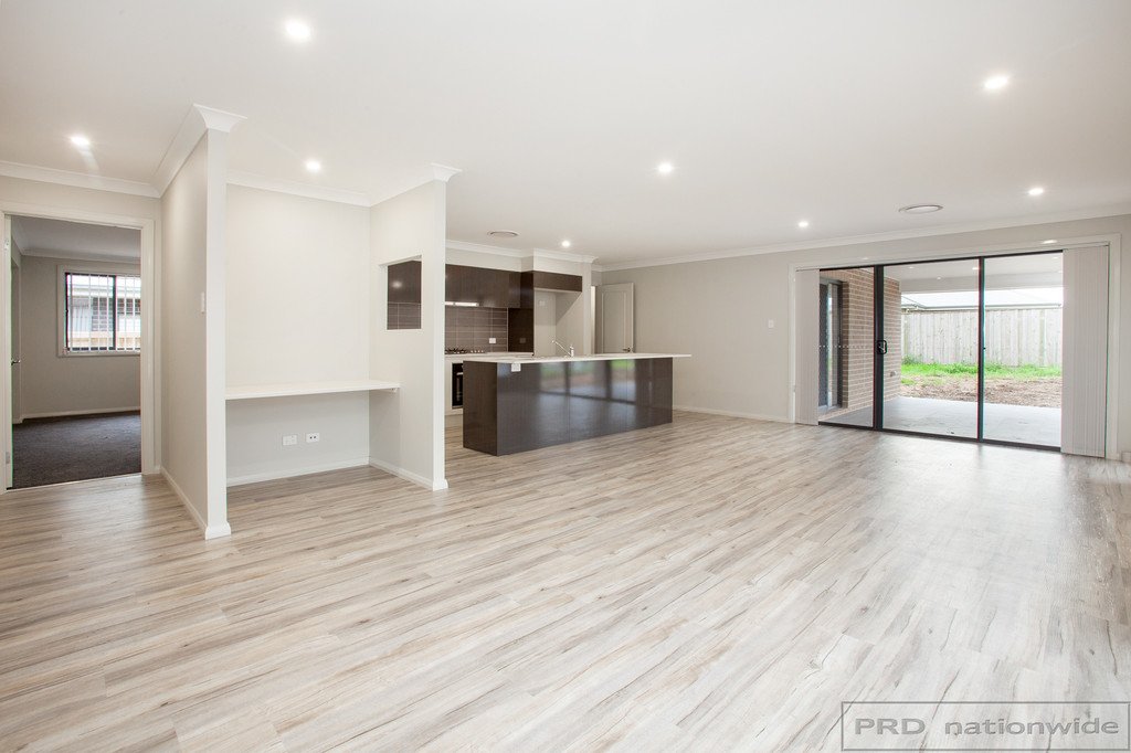 48 Watervale Circuit CHISHOLM 9