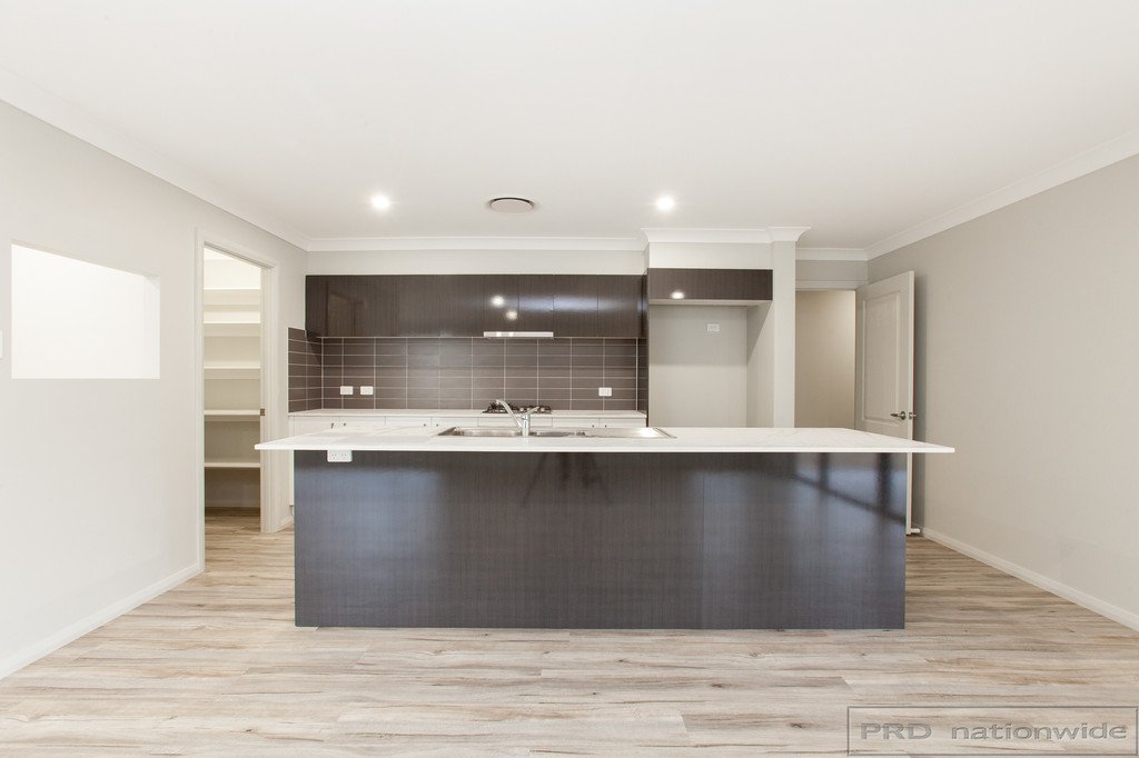 48 Watervale Circuit CHISHOLM 2