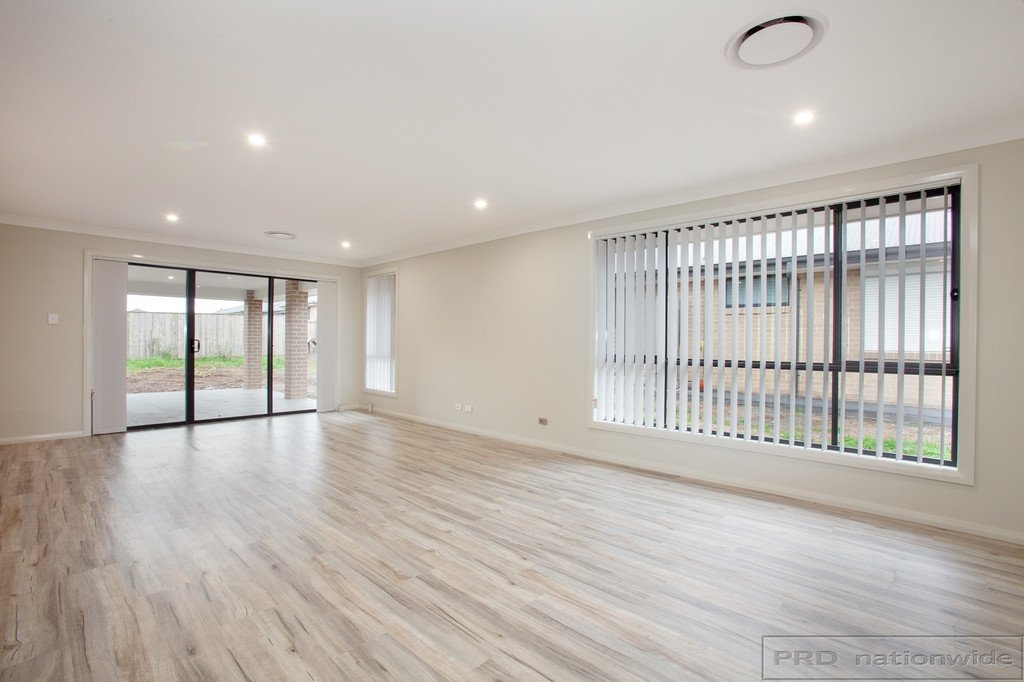 48 Watervale Circuit CHISHOLM 4