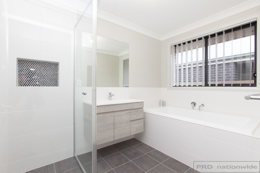 48 Watervale Circuit CHISHOLM 6