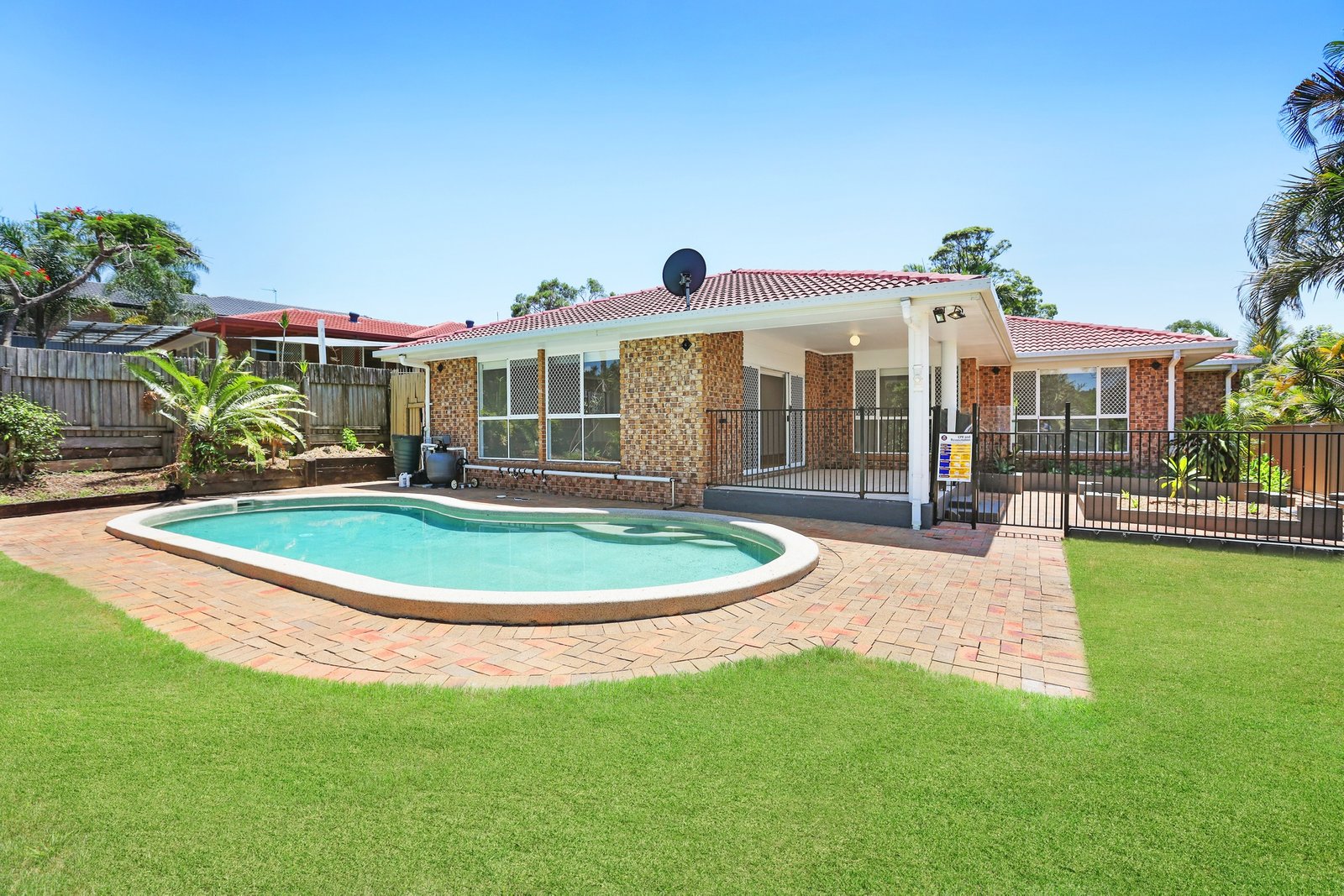 48 Watford Crescent MOLENDINAR 2