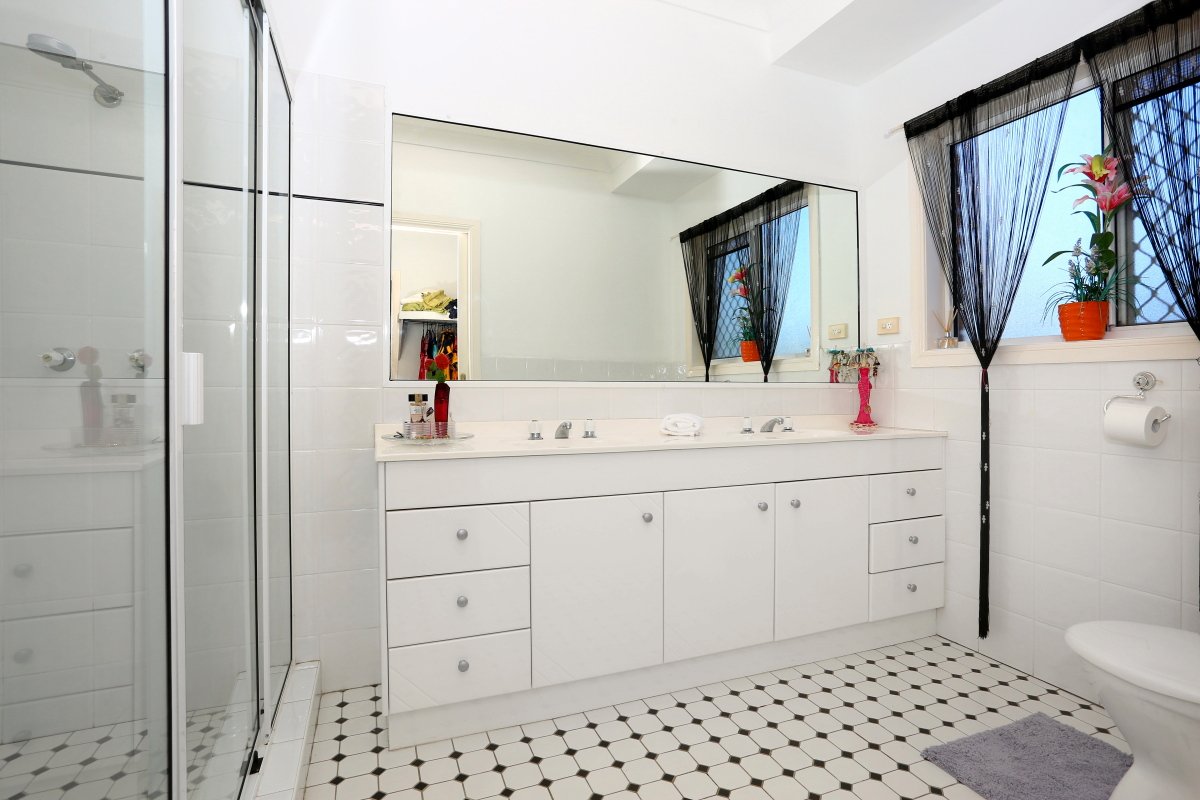 48 Watford Crescent MOLENDINAR 8