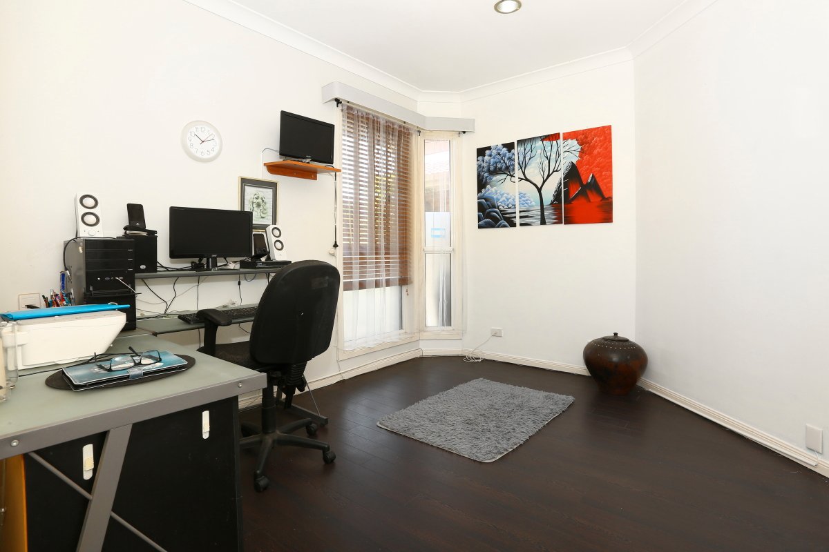 48 Watford Crescent MOLENDINAR 9