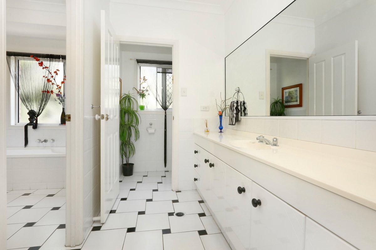 48 Watford Crescent MOLENDINAR 11