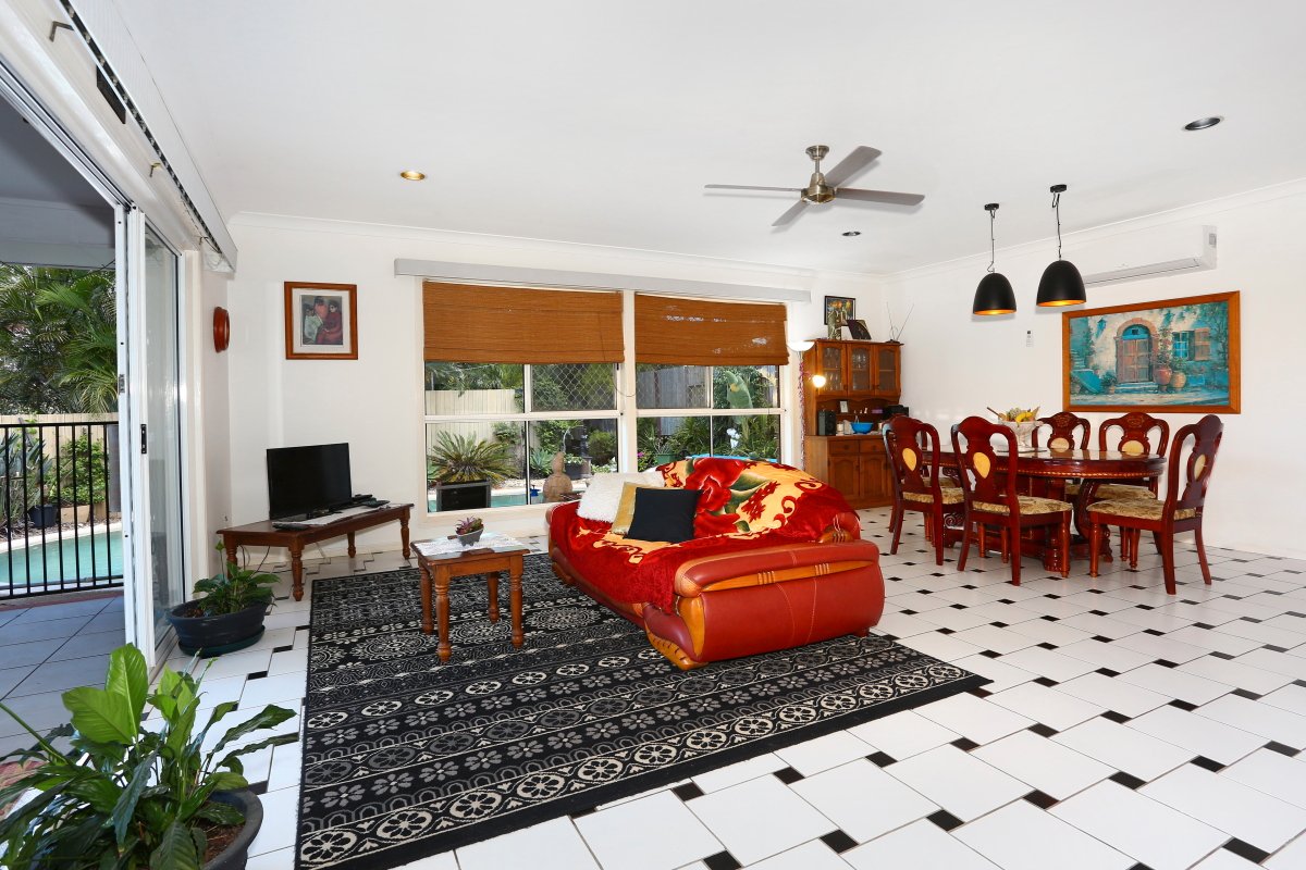 48 Watford Crescent MOLENDINAR 9