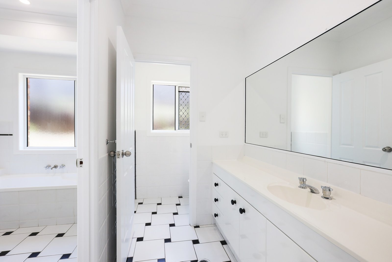 48 Watford Crescent MOLENDINAR 10