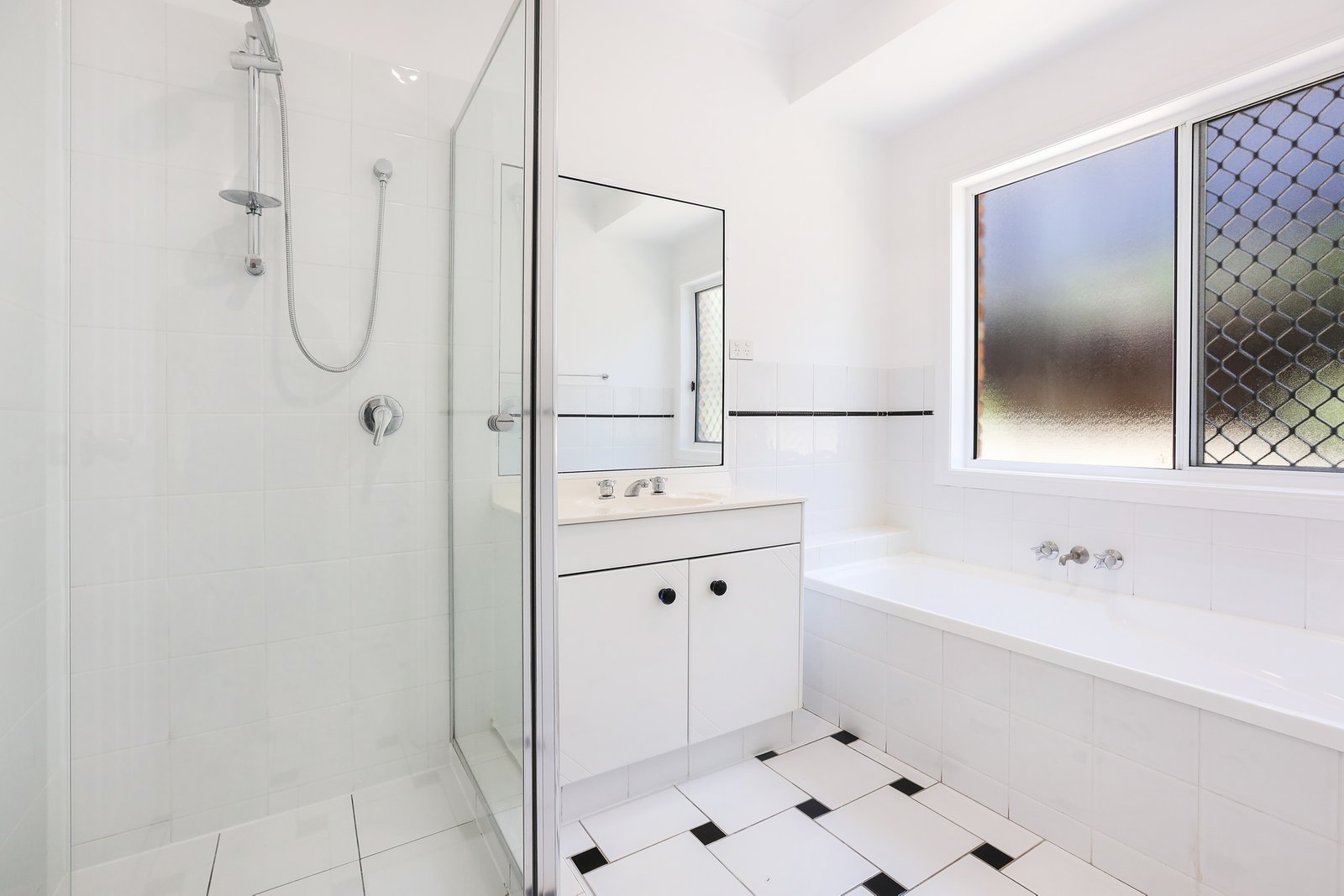 48 Watford Crescent MOLENDINAR 11