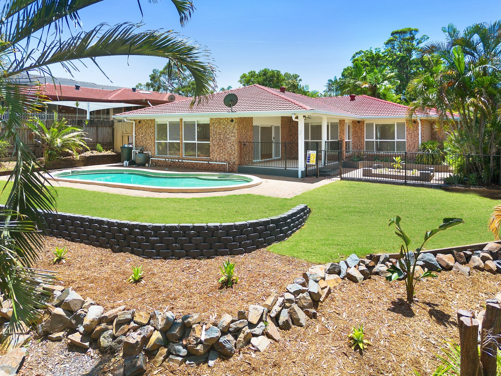 48 Watford Crescent MOLENDINAR 16