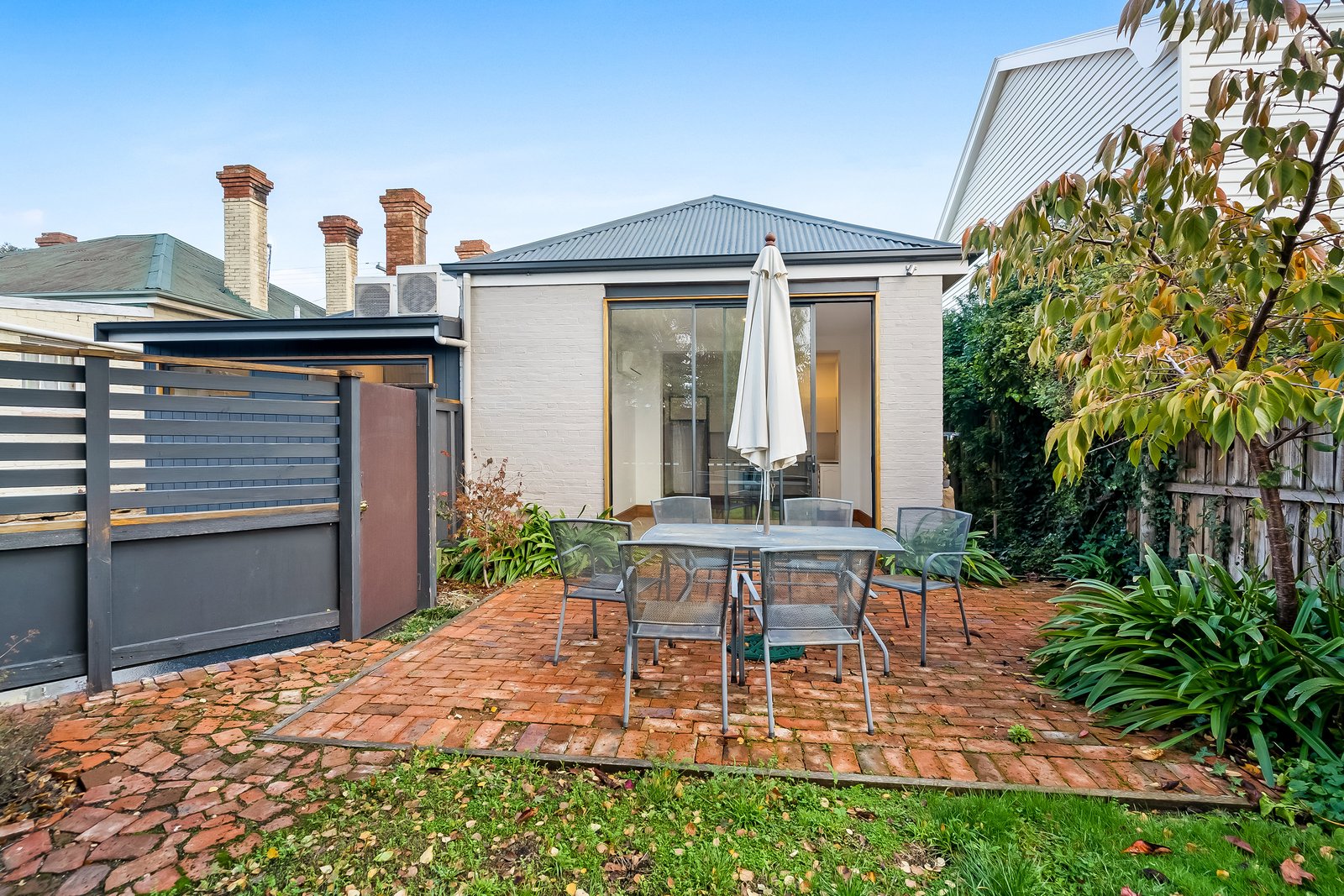 48 Wellington Street NORTH HOBART 11