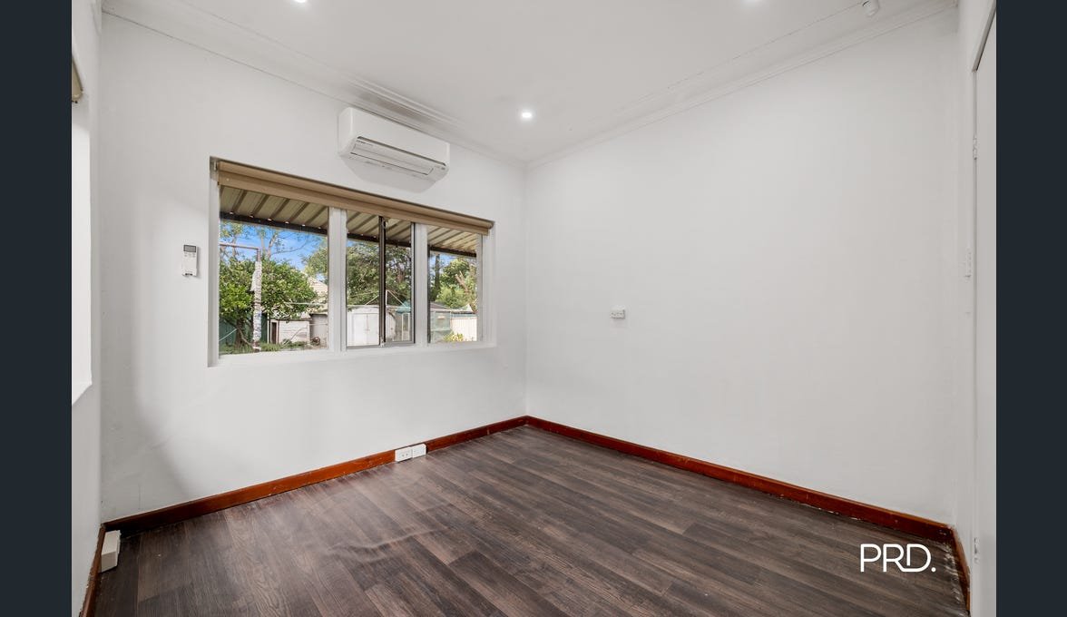 48 Woodriff St  Penrith 9