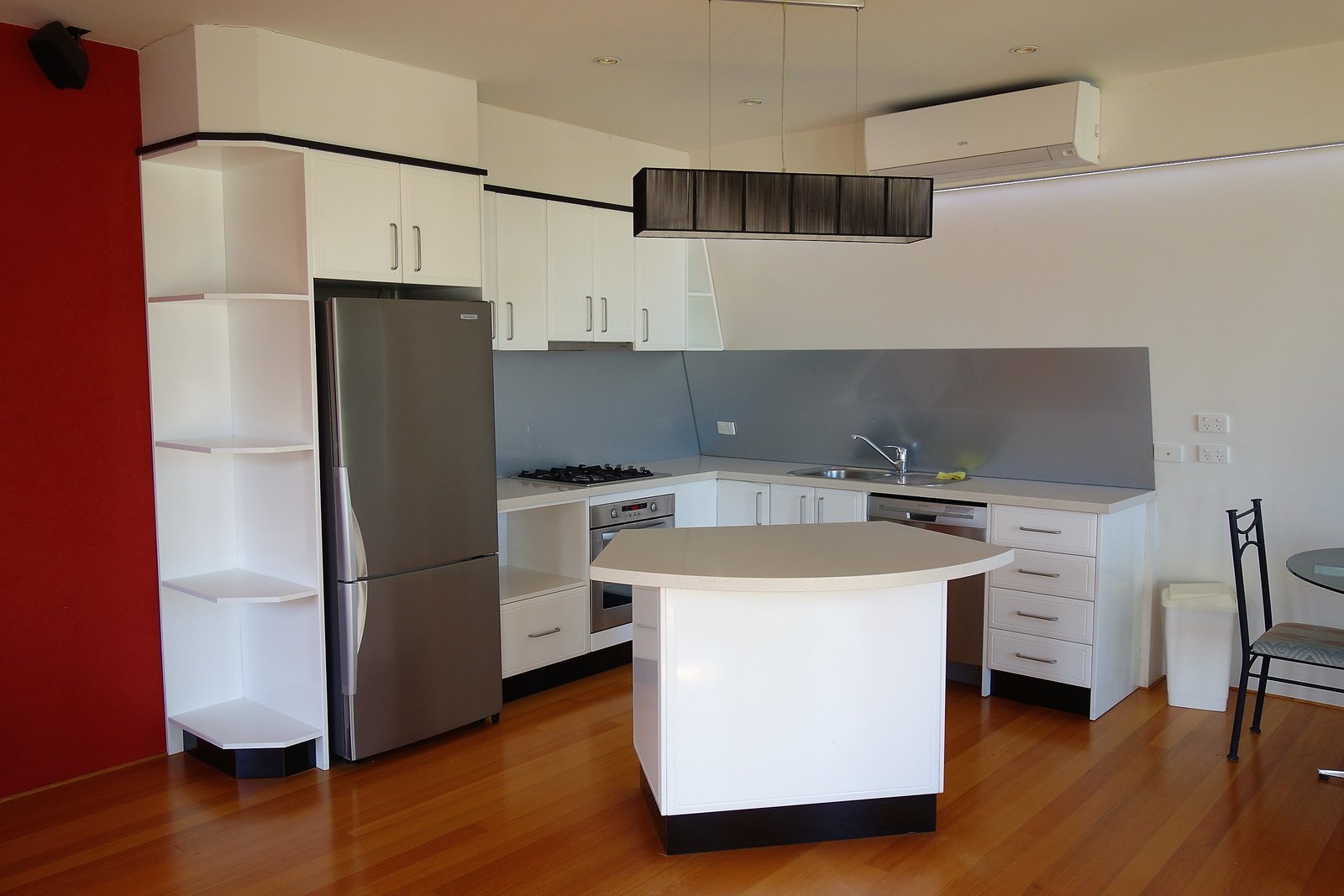 Gallery: 4/80 Beach Road