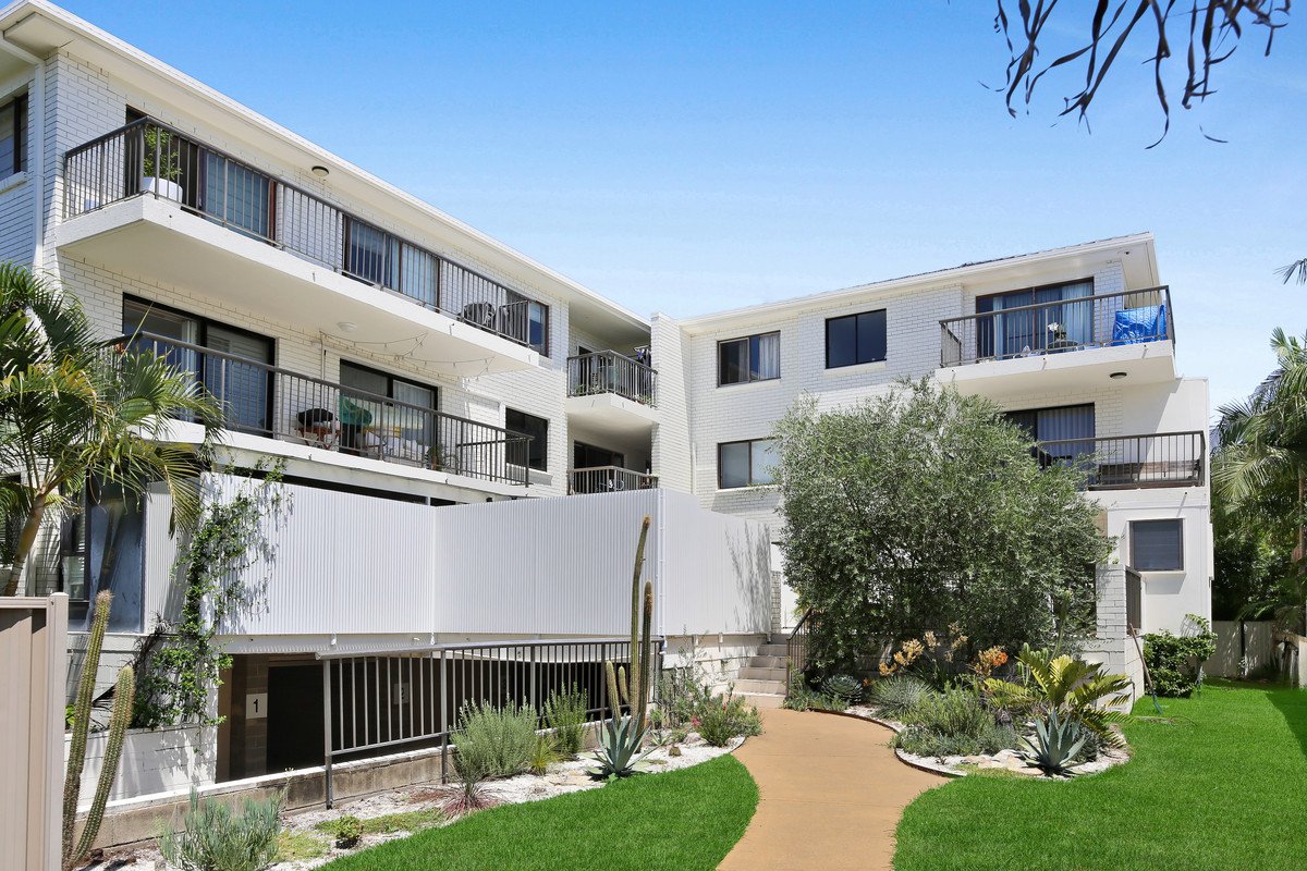 4/80 Petrel Avenue Mermaid Beach 3
