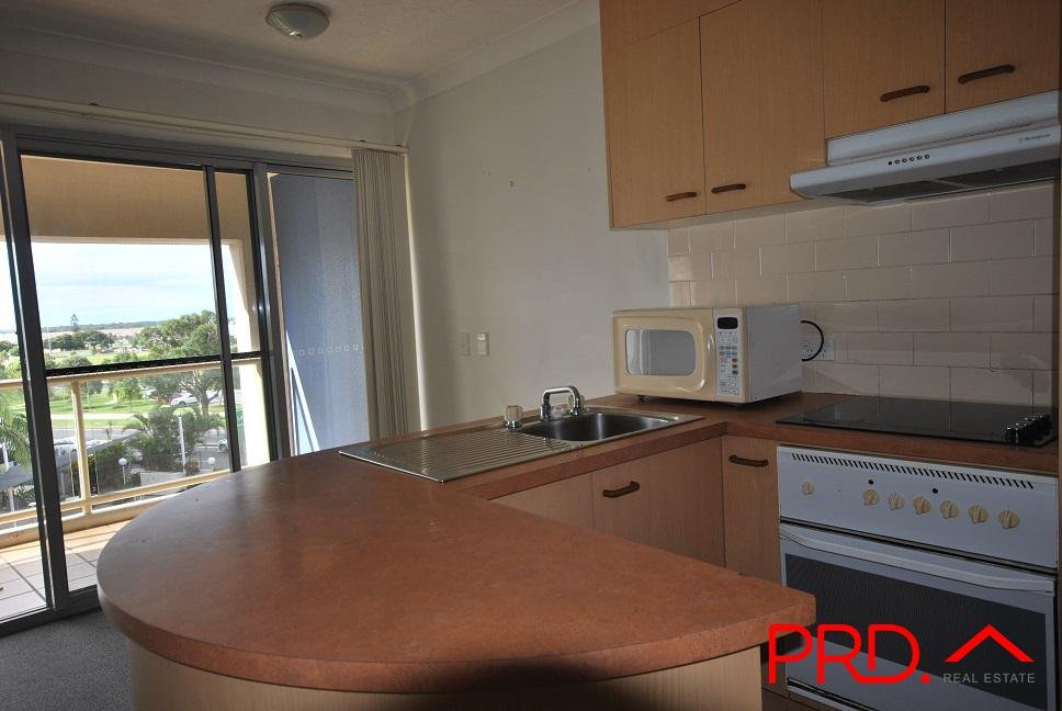 48/106 Marine Parade SOUTHPORT 3