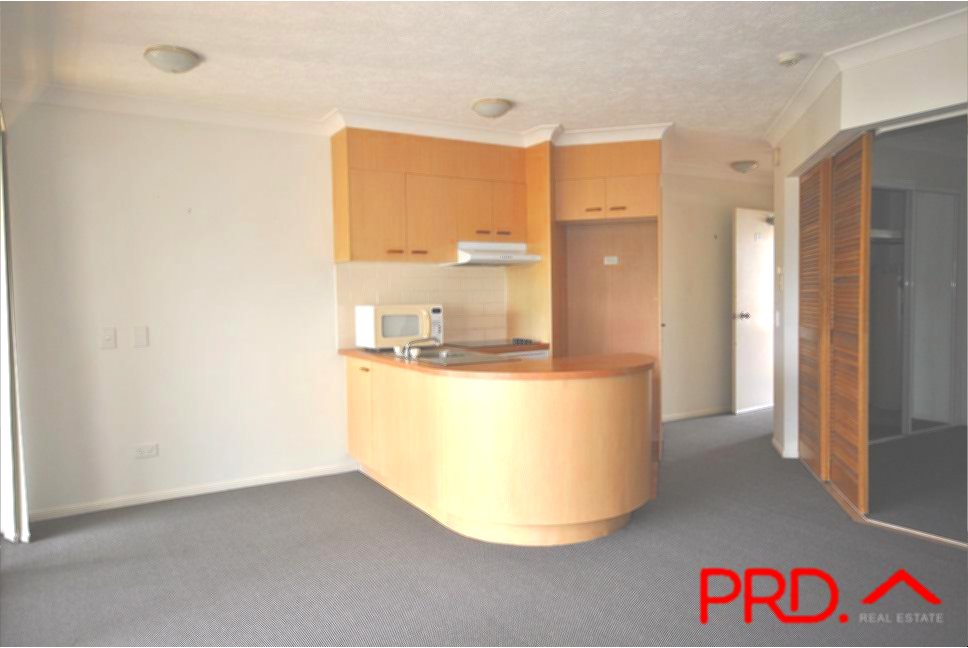 48/106 Marine Parade SOUTHPORT 2