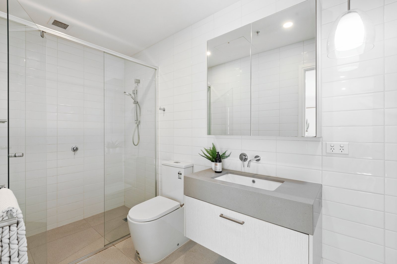 Real Estate and Property in 4/817 Centre Road, Bentleigh East, VIC