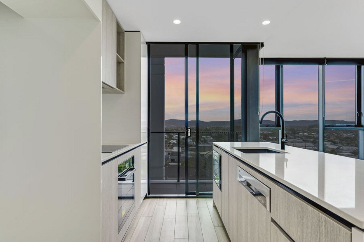 48/1969 Gold Coast Highway Burleigh Heads 3