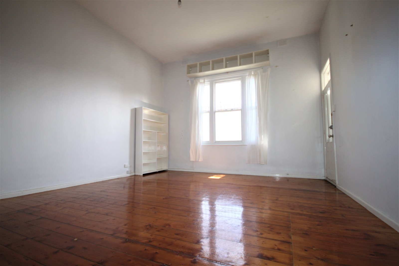 Gallery: 4/82 Wellington Street