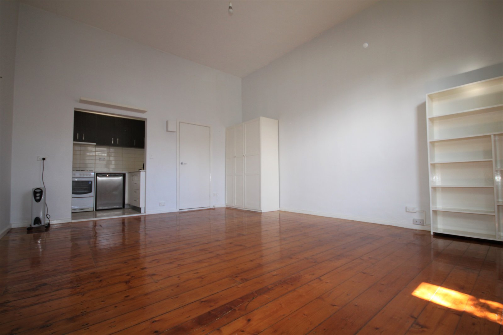 Gallery: 4/82 Wellington Street