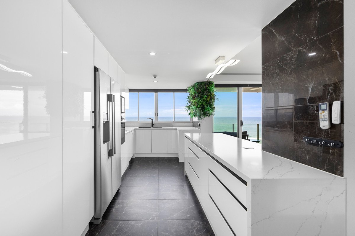 48/30-40 The Esplanade Burleigh Heads 2