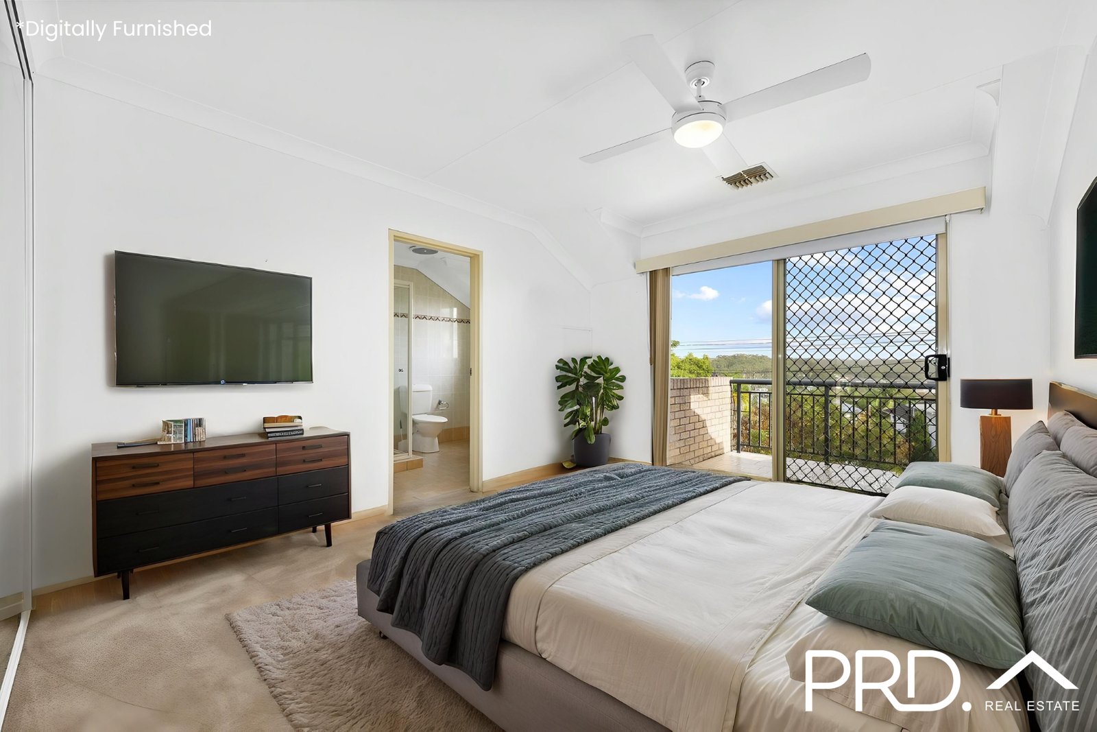 4/837 Henry Lawson Drive PICNIC POINT 6