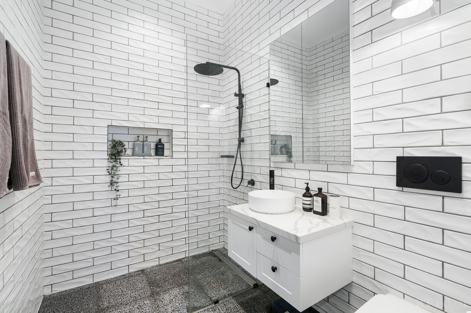 Real Estate and Property in 484 Bell Street, Preston, VIC