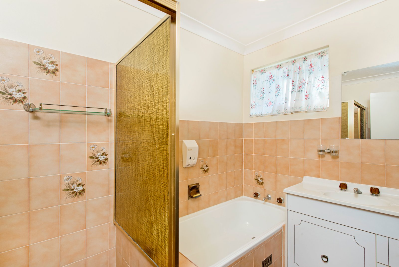 4/84 Lord Street LAURIETON 9