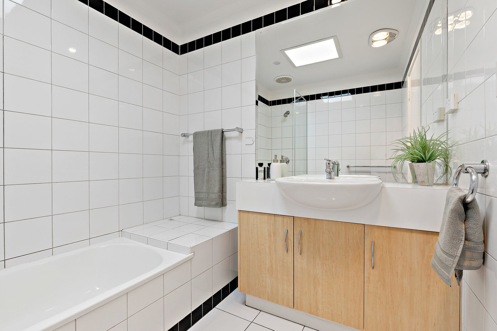 Real Estate and Property in 4/848 Glen Huntly Road, Caulfield South, VIC