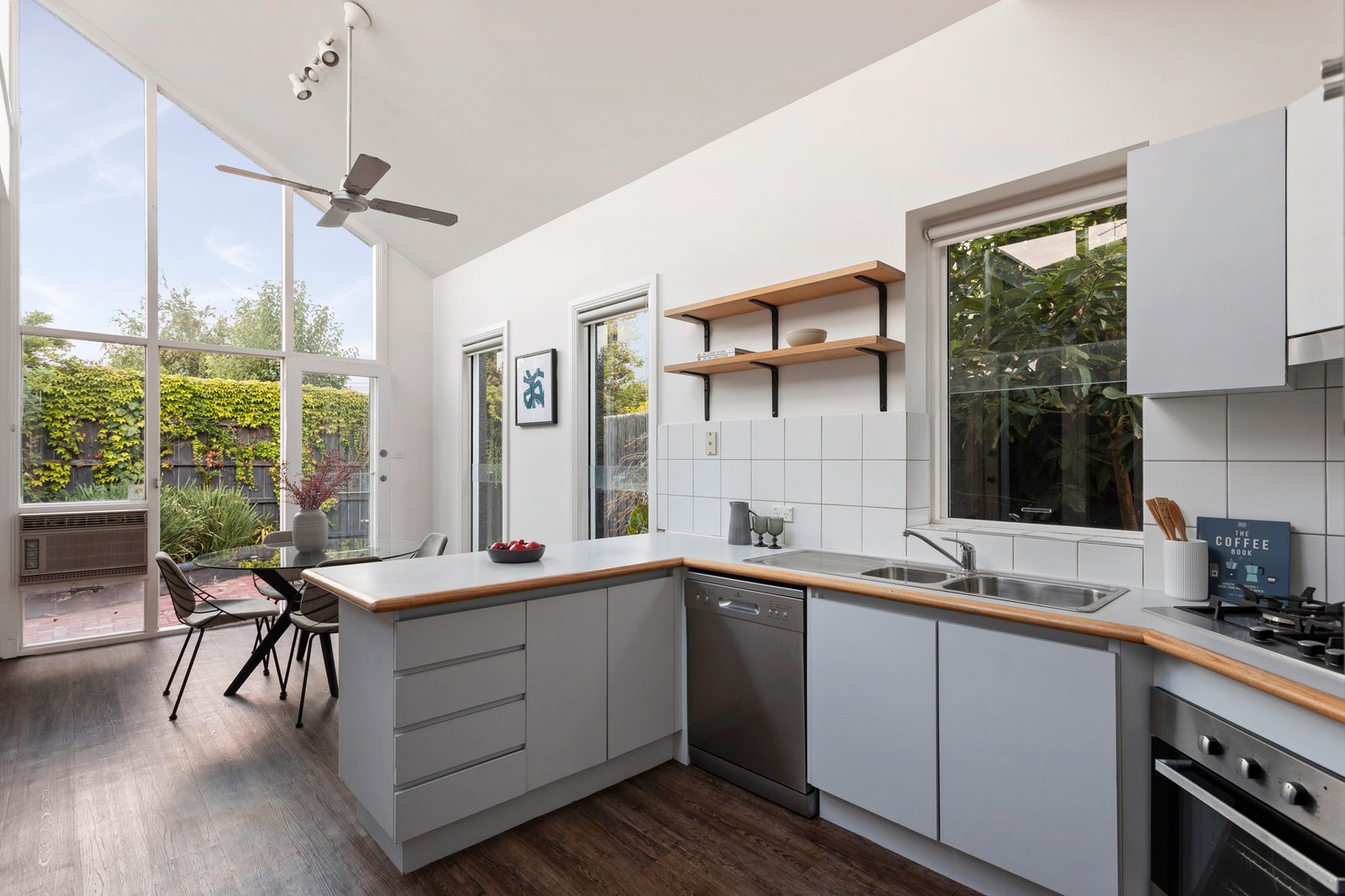 Real Estate and Property in 485 Hawthorn Road, Caulfield South, VIC