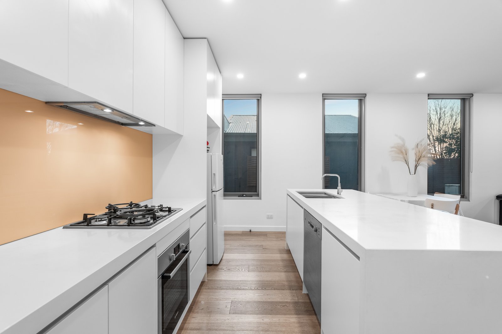 Gallery: 4/88 Thames Street