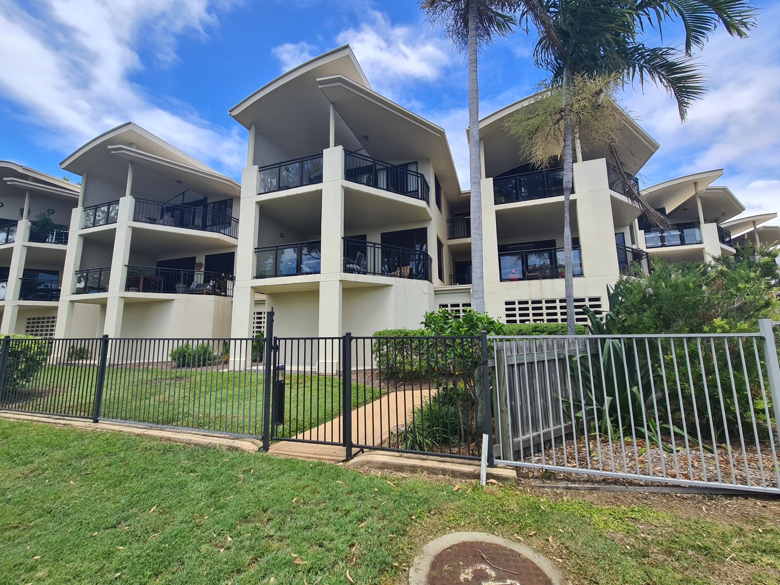 4/8A Wyndham Avenue BOYNE ISLAND 1