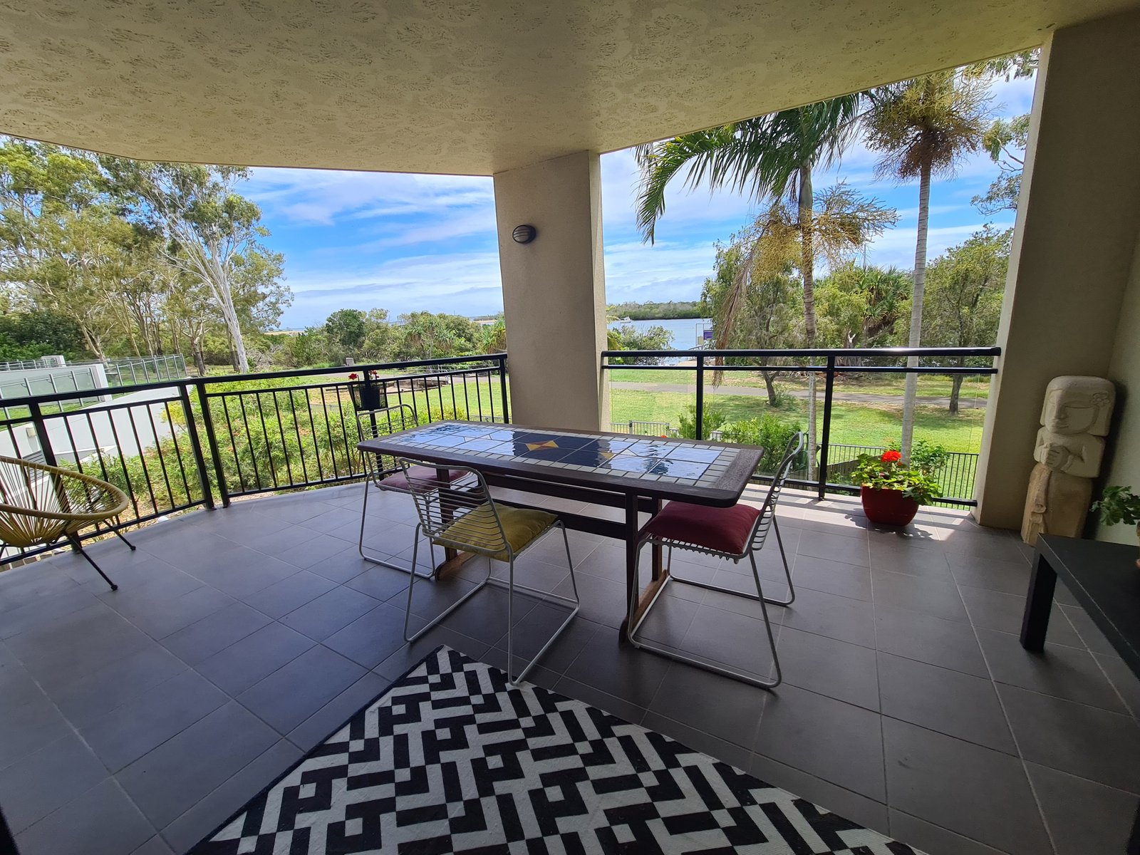 4/8A Wyndham Avenue BOYNE ISLAND 3
