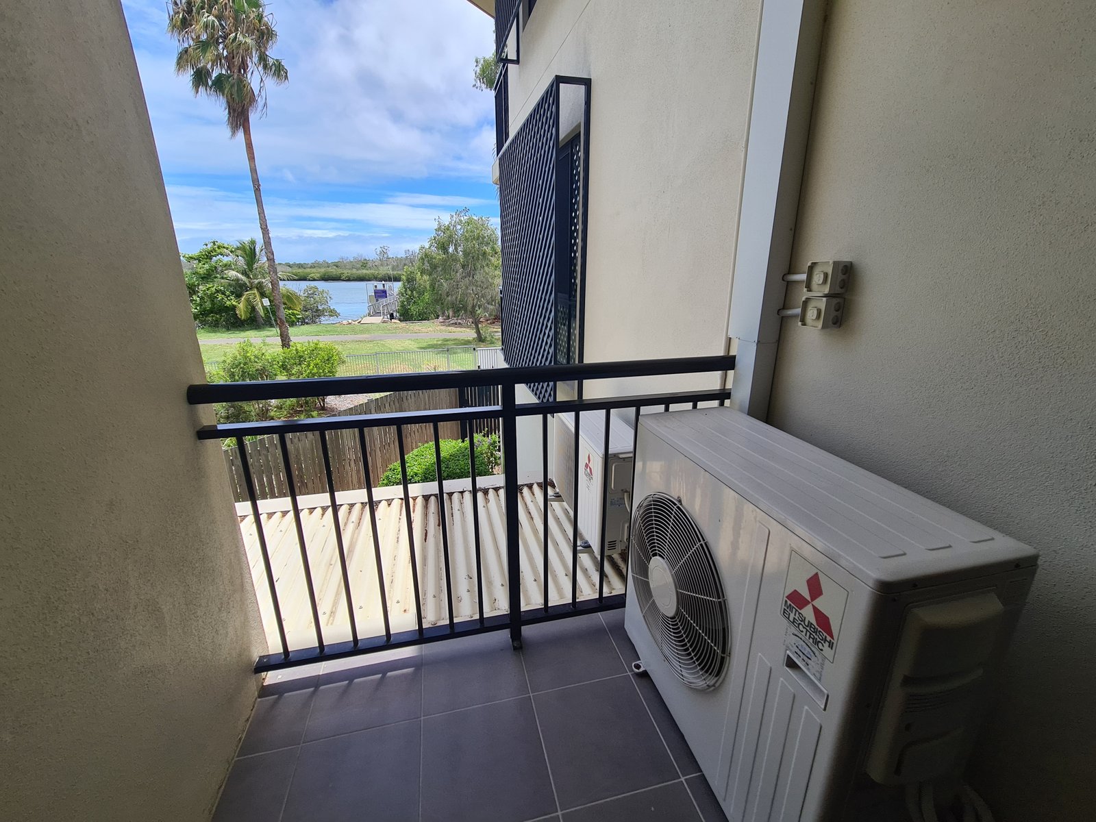 4/8A Wyndham Avenue BOYNE ISLAND 13