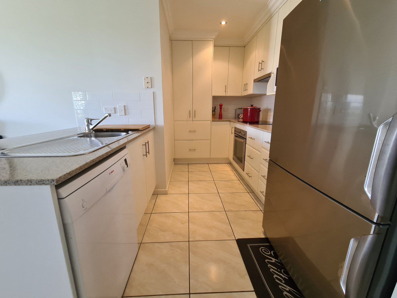 4/8A Wyndham Avenue BOYNE ISLAND 15