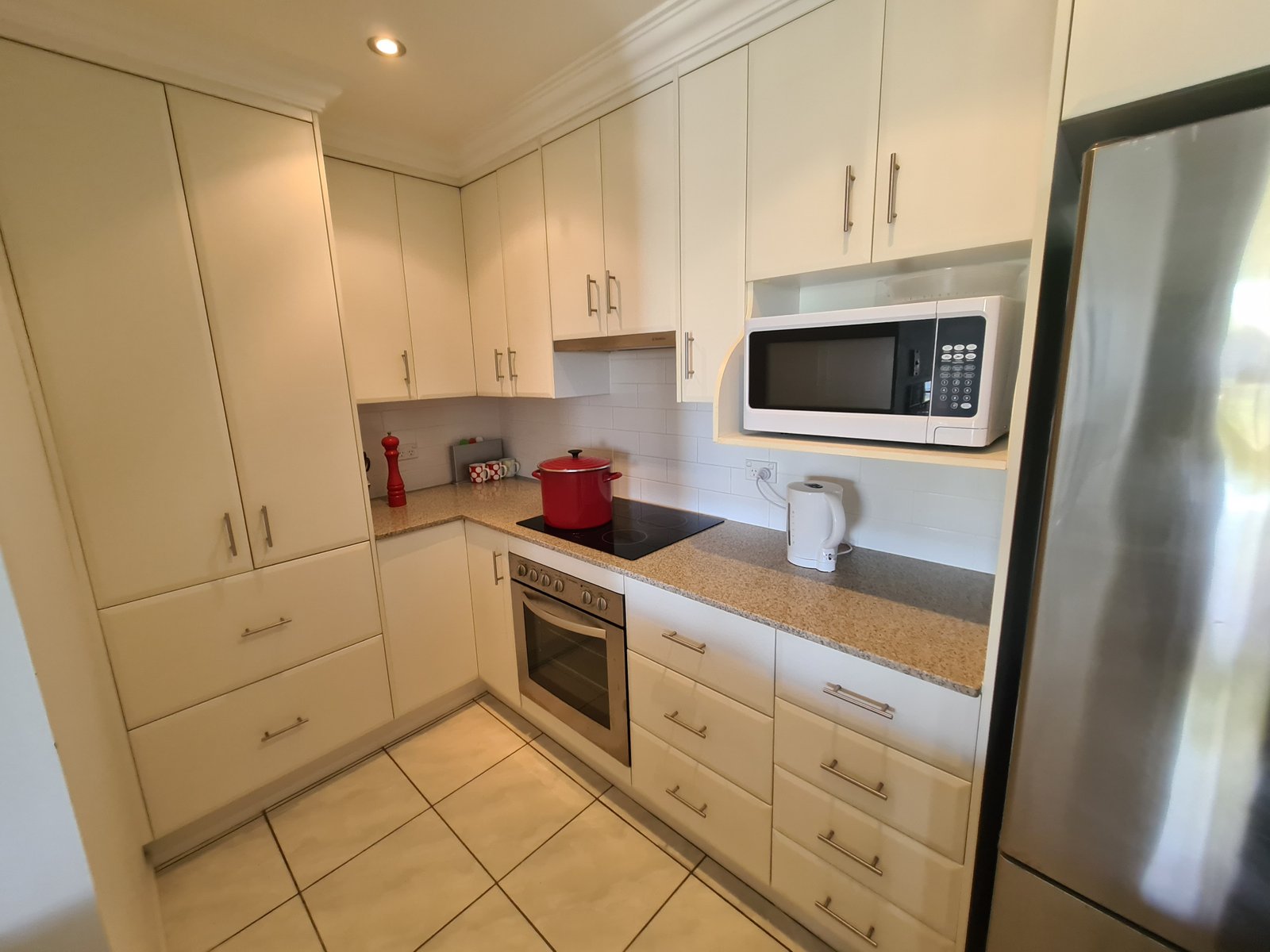 4/8A Wyndham Avenue BOYNE ISLAND 16