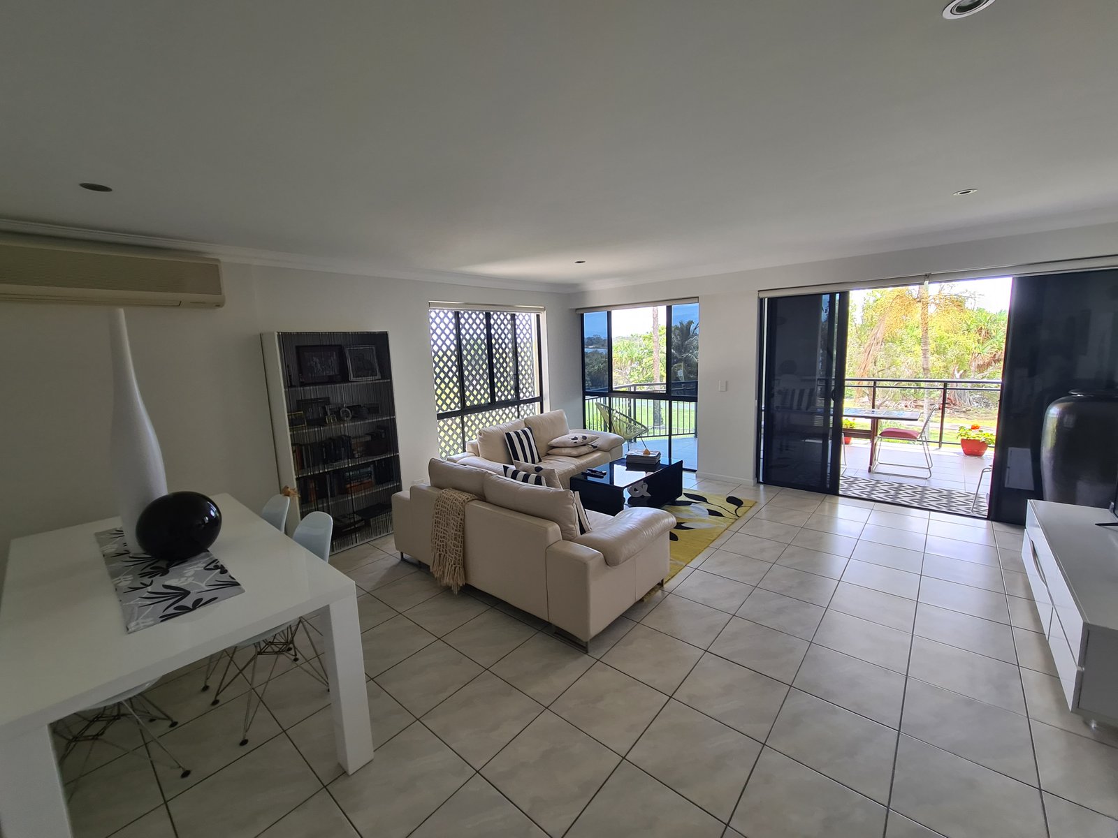 4/8A Wyndham Avenue BOYNE ISLAND 17