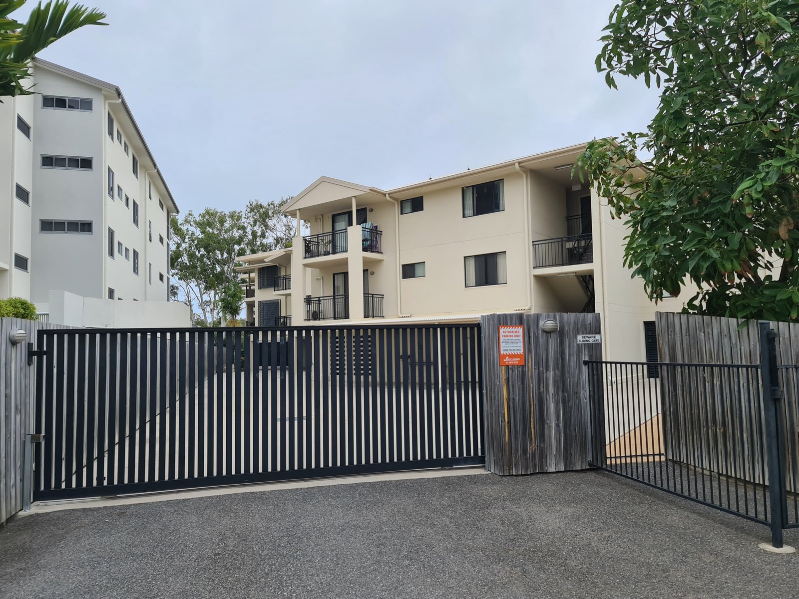 4/8A Wyndham Avenue BOYNE ISLAND 20