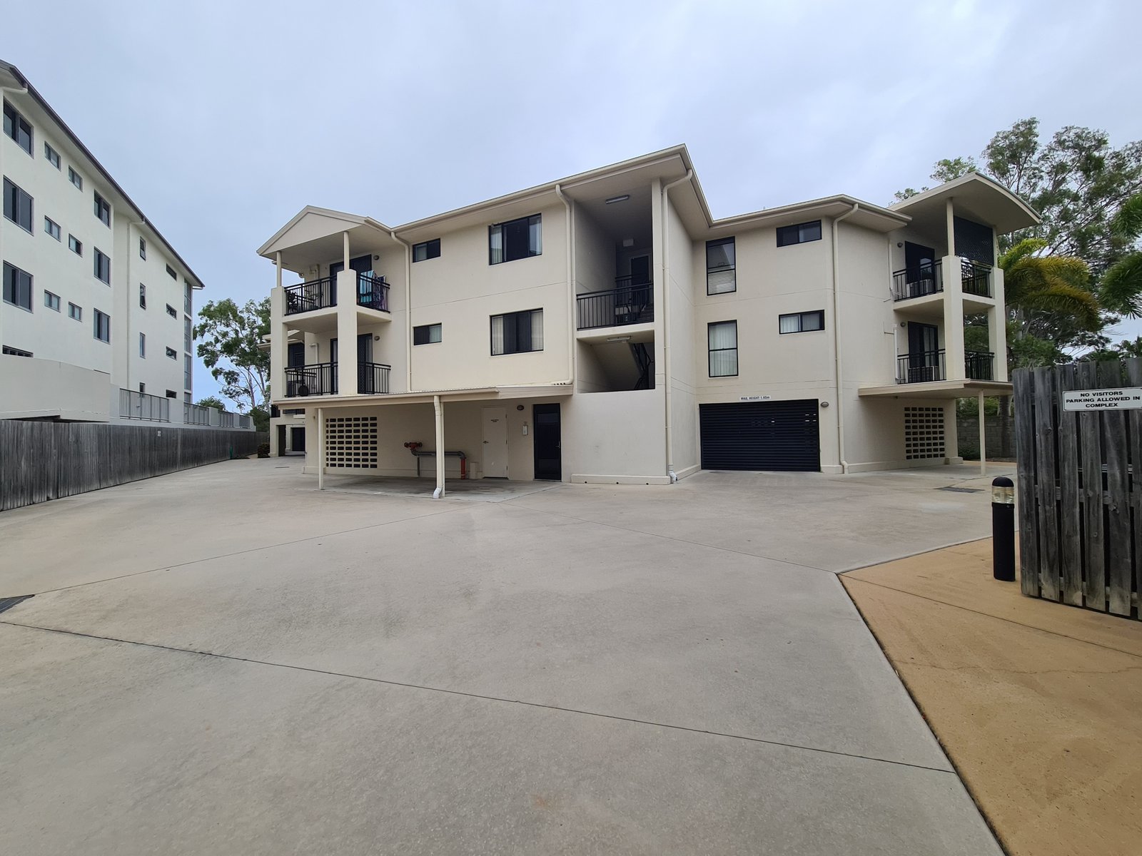 4/8A Wyndham Avenue BOYNE ISLAND 21