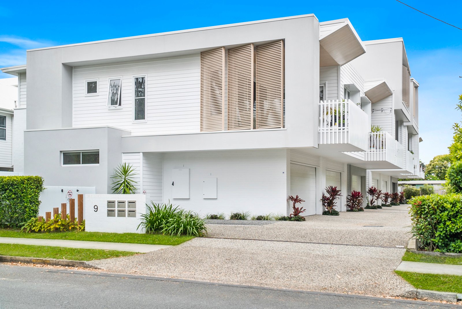 4/9 Appel Street COOLANGATTA 18